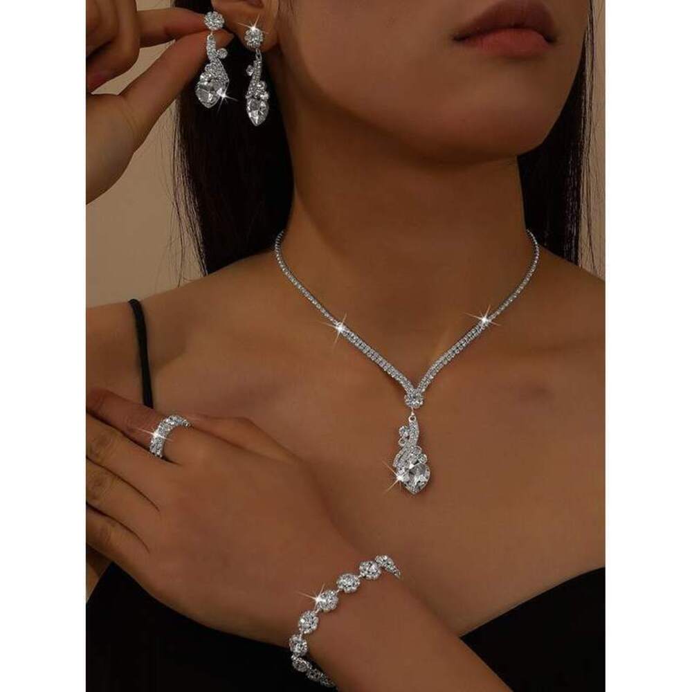 A Heart-Shaped Pendant Crystal Necklace And Earring Jewelry Set Y2K Gift